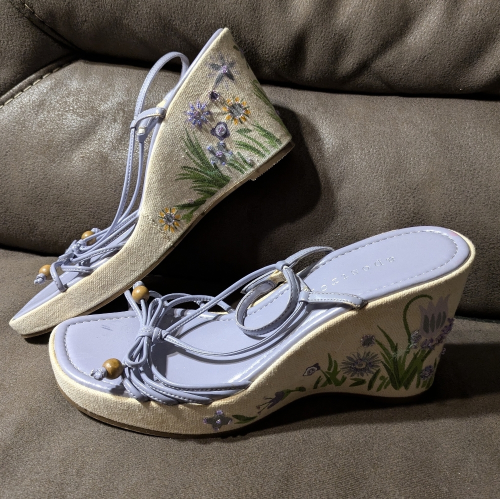 Beautiful sandals, hand painted 3 inch strappy sandals